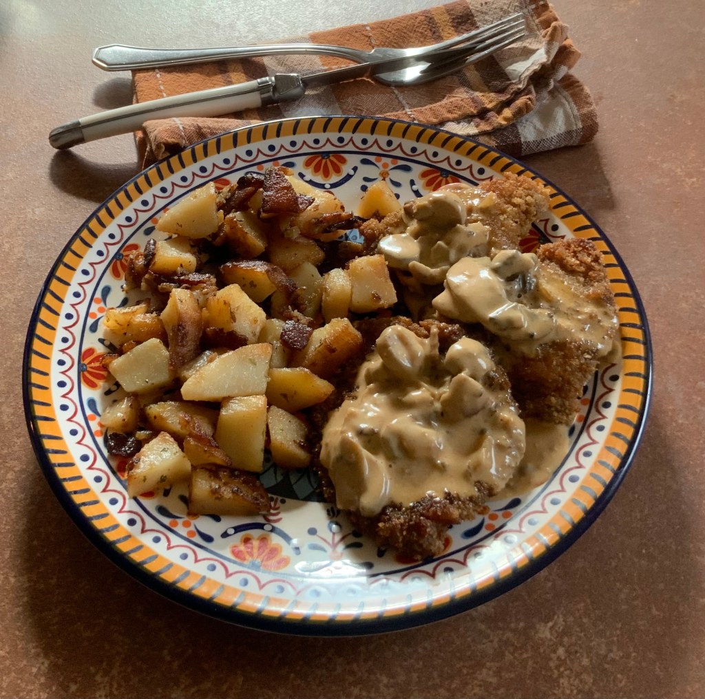 Jägerschnitzel with Bratkartoffeln