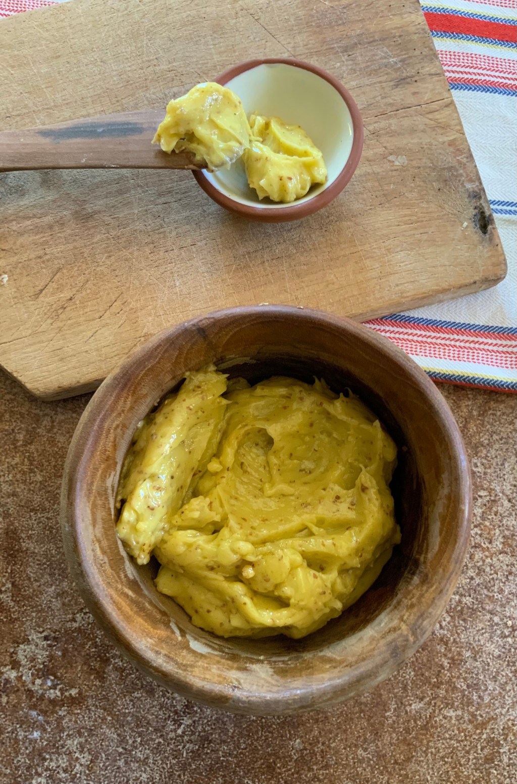 Mayonnaise and aïoli