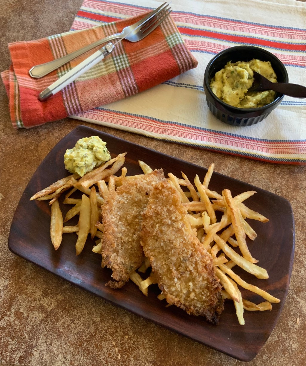Filets de poisson à l’anglaise, pommes frites, sauce tartar ~ Sautéed fish fillets (à l’anglaise), french fries, tartar&nbsp;sauce