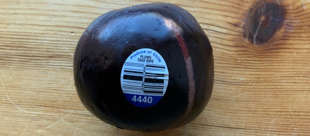 Dark skin yellow flesh sold as bblack plums..variety may vary and usually isnt identified..these are yellow inside